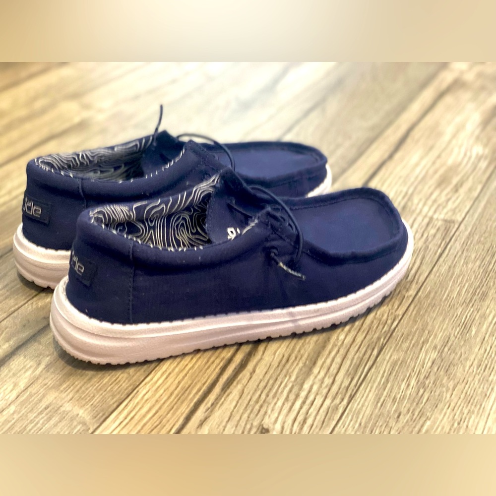 Hey Dude sz 6 $30